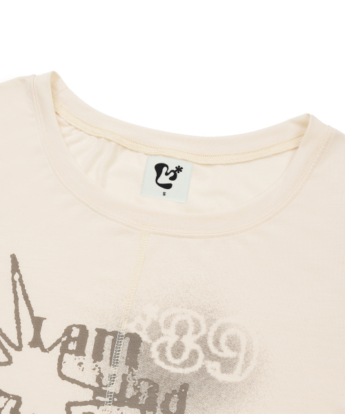 LMR(エルエムアール)の「ソフトスリムボートネックグラフィック長袖Tシャツアイボリー(Tシャツ/カットソー・レディース・アイボリー・SMALL/MEDIUM)」の4枚目の写真