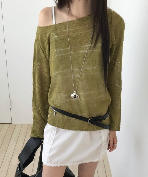 FLINEA(フリネア)の「オフショルダー長袖ニットトップス(ニット/セーター・レディース・アクア/カーキオリーブ・FREE)」の4枚目の写真