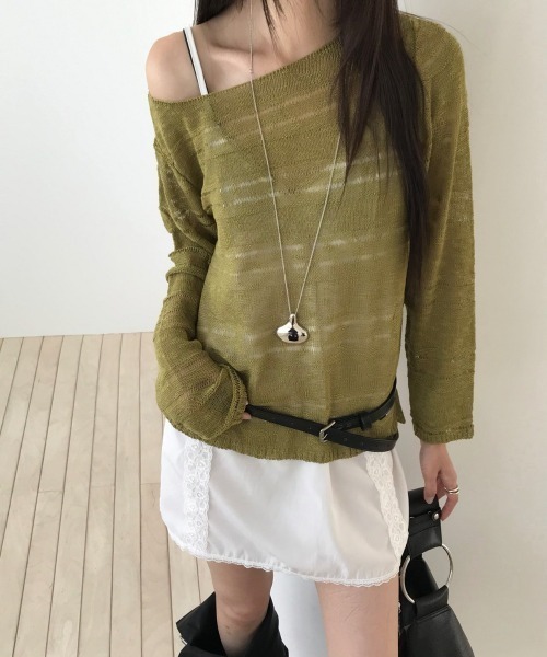 FLINEA(フリネア)の「オフショルダー長袖ニットトップス(ニット/セーター・レディース・アクア/カーキオリーブ・FREE)」の5枚目の写真
