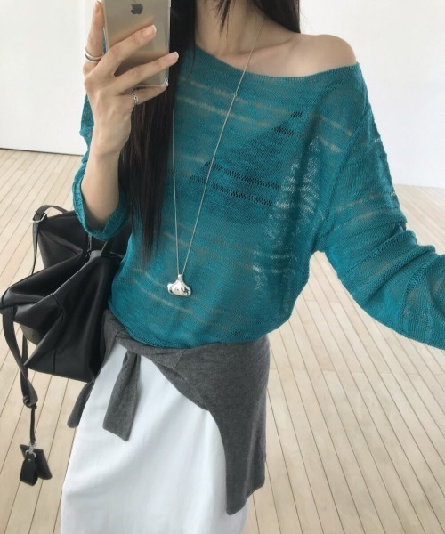 FLINEA(フリネア)の「オフショルダー長袖ニットトップス(ニット/セーター・レディース・アクア/カーキオリーブ・FREE)」の7枚目の写真