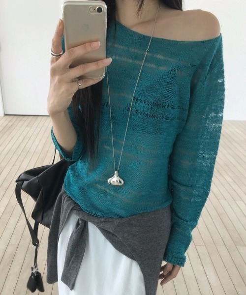 FLINEA(フリネア)の「オフショルダー長袖ニットトップス(ニット/セーター・レディース・アクア/カーキオリーブ・FREE)」の9枚目の写真