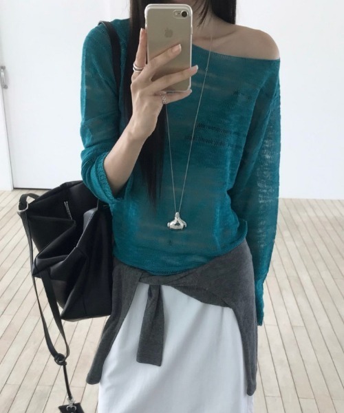 FLINEA(フリネア)の「オフショルダー長袖ニットトップス(ニット/セーター・レディース・アクア/カーキオリーブ・FREE)」の10枚目の写真