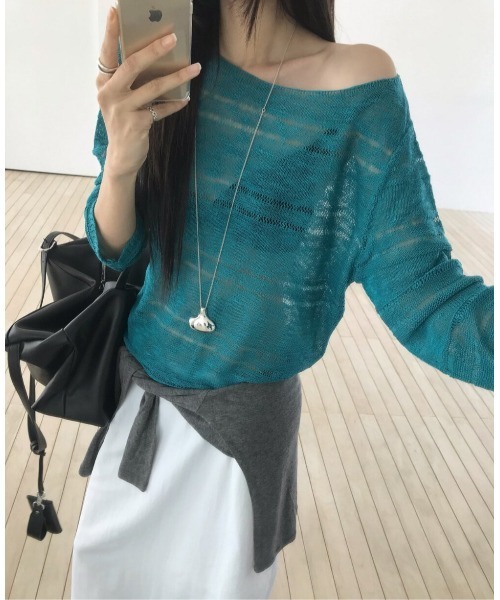 FLINEA(フリネア)の「オフショルダー長袖ニットトップス(ニット/セーター・レディース・アクア/カーキオリーブ・FREE)」の12枚目の写真