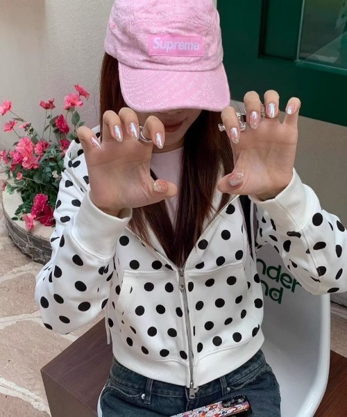 AVYL(アヴィル)の「ドット柄クロップドジップパーカー(パーカー・レディース・ホワイト・M)」の9枚目の写真