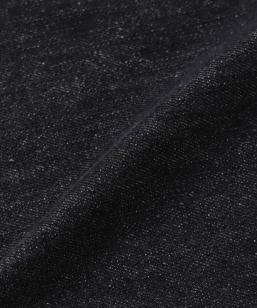 WISM(ウィズム)の「WISM ORIGINAL PRODUCT TUCK DENIM PANT(デニムパンツ・メンズ・ブラック/ネイビー・LARGE/MEDIUM)」の4枚目の写真