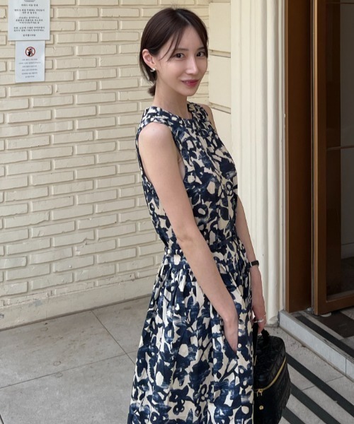 Aelina（エリナ）の「ノースリーブロングワンピース（ワンピース・レディース・ネイビー・FREE）」の11枚目の写真