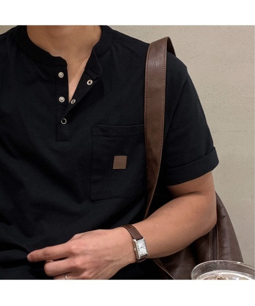 LOOKPLE(ルックプル)の「パッチ フロントボタン ヘンリーネック半袖Tシャツ(ブラック)(Tシャツ/カットソー・メンズ・ブラック・LARGE/MEDIUM)」の4枚目の写真