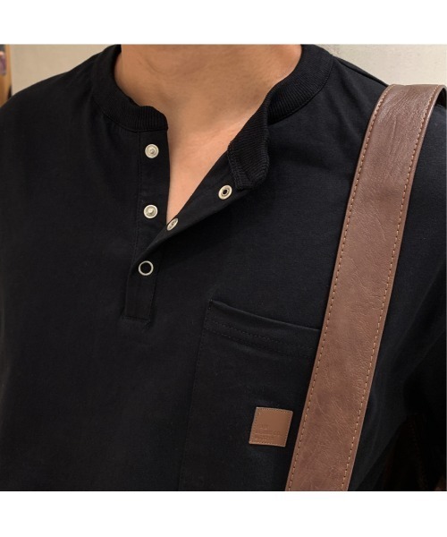 LOOKPLE(ルックプル)の「パッチ フロントボタン ヘンリーネック半袖Tシャツ(ブラック)(Tシャツ/カットソー・メンズ・ブラック・LARGE/MEDIUM)」の5枚目の写真