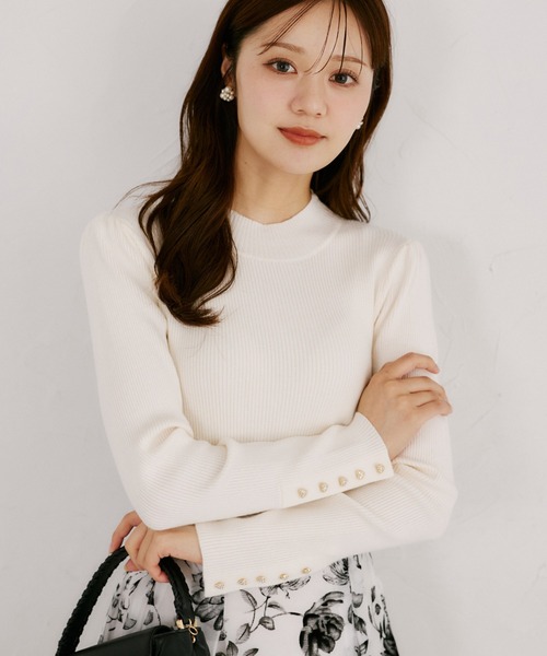 tocco closet(トッコ クローゼット)の「袖口ハート釦プチハイネックリブニットプルオーバー(ニット/セーター・レディース・アイボリー/ブラック/ブラウン/ピンク・M)」の1枚目の写真