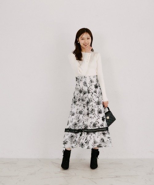 tocco closet(トッコ クローゼット)の「袖口ハート釦プチハイネックリブニットプルオーバー(ニット/セーター・レディース・アイボリー/ブラック/ブラウン/ピンク・M)」の6枚目の写真