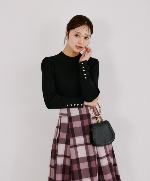 tocco closet(トッコ クローゼット)の「袖口ハート釦プチハイネックリブニットプルオーバー(ニット/セーター・レディース・アイボリー/ブラック/ブラウン/ピンク・M)」の15枚目の写真