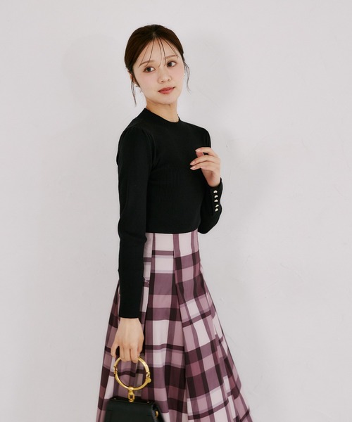 tocco closet(トッコ クローゼット)の「袖口ハート釦プチハイネックリブニットプルオーバー(ニット/セーター・レディース・アイボリー/ブラック/ブラウン/ピンク・M)」の16枚目の写真