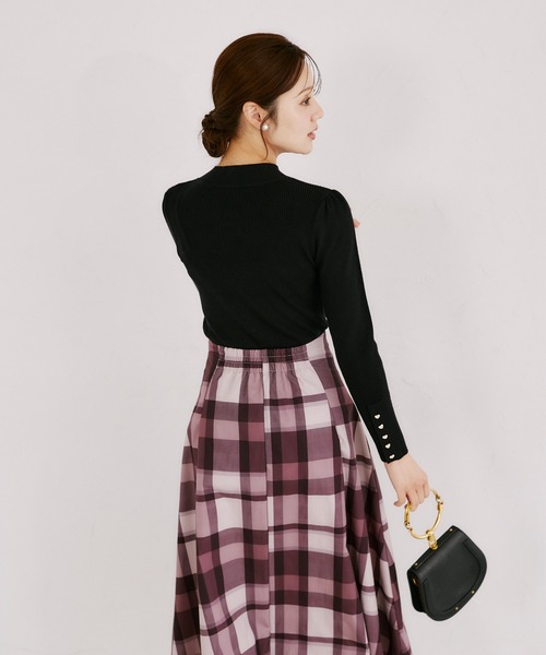 tocco closet(トッコ クローゼット)の「袖口ハート釦プチハイネックリブニットプルオーバー(ニット/セーター・レディース・アイボリー/ブラック/ブラウン/ピンク・M)」の17枚目の写真