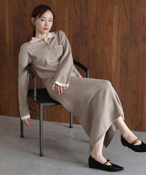 J by blue(ジェイバイブルー)の「ゴールドボタン配色ポロニットワンピース(ワンピース・レディース・グレイッシュベージュ/ブラック/ブラウン・MEDIUM)」の3枚目の写真