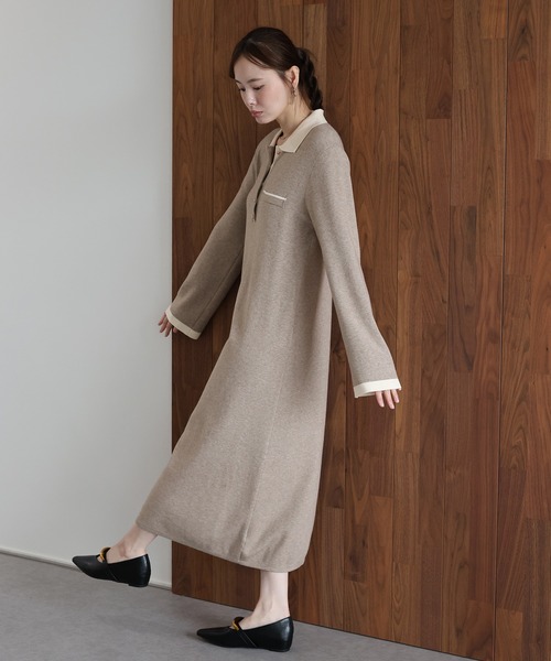 J by blue(ジェイバイブルー)の「ゴールドボタン配色ポロニットワンピース(ワンピース・レディース・グレイッシュベージュ/ブラック/ブラウン・MEDIUM)」の5枚目の写真