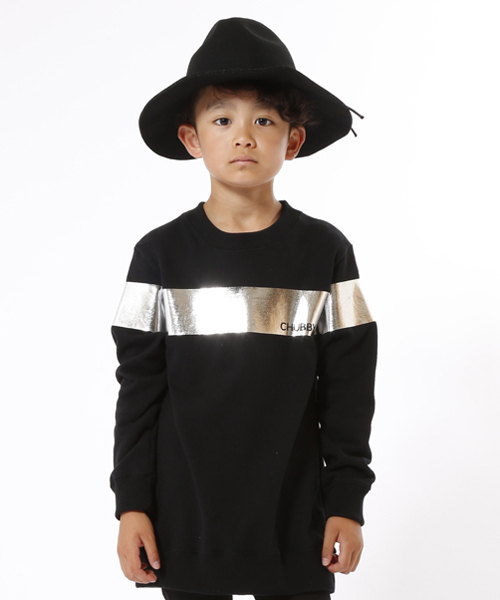 CHUBBYGANG（チャビーギャング）の「メタリックラインロングトレーナー（スウェット・キッズ・ブラック/ホワイト/ライトグレー・140/110/130/160/100/120/150）」の2枚目の写真