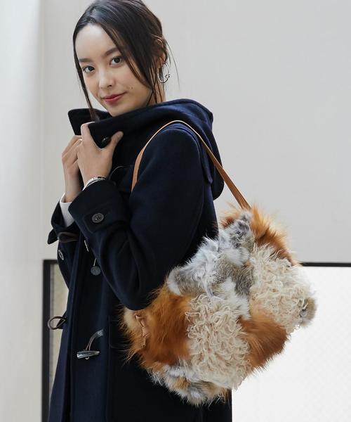 green label relaxing(グリーンレーベルリラクシング)の「KC FUR CLT バッグ(ショルダーバッグ・レディース・ブラック/ベージュ・FREE)」の1枚目の写真