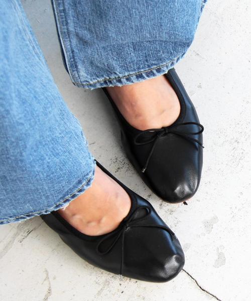 BEAUTY&YOUTH UNITED ARROWS（ビューティーアンドユースユナイテッドアローズ）の「＜MERITXELL＞∴レザーバレーシューズ ◆（バレエシューズ・レディース・ホワイト/ブラック/ライトピンク・38/36/39/37/35）」の2枚目の写真