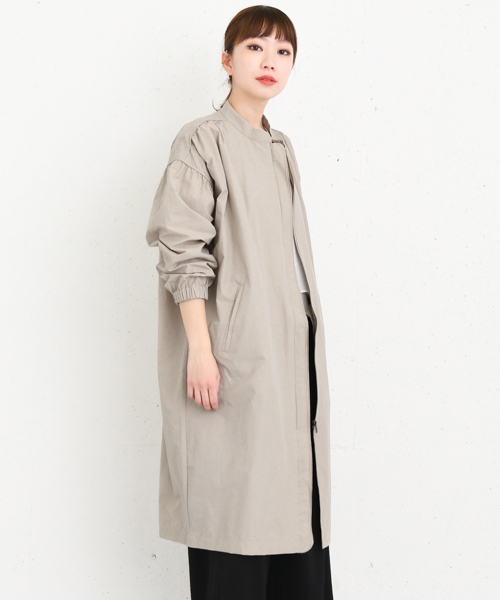 KBF+（ケービーエフプラス）の「KBF+ ギャザーロングブルゾン（その他アウター・レディース・カーキ/グレー系その他/マスタード・ONE）」の2枚目の写真