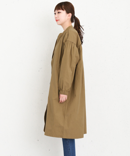 KBF+（ケービーエフプラス）の「KBF+ ギャザーロングブルゾン（その他アウター・レディース・カーキ/グレー系その他/マスタード・ONE）」の5枚目の写真