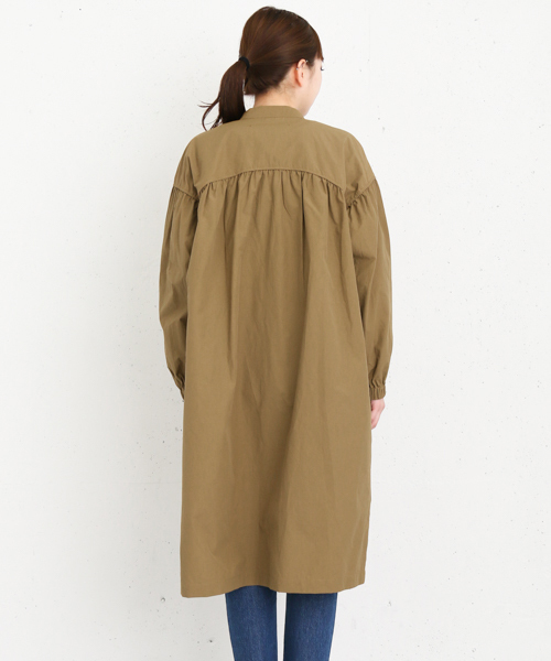 KBF+（ケービーエフプラス）の「KBF+ ギャザーロングブルゾン（その他アウター・レディース・カーキ/グレー系その他/マスタード・ONE）」の6枚目の写真