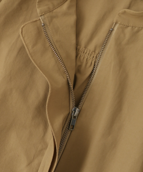 KBF+（ケービーエフプラス）の「KBF+ ギャザーロングブルゾン（その他アウター・レディース・カーキ/グレー系その他/マスタード・ONE）」の8枚目の写真