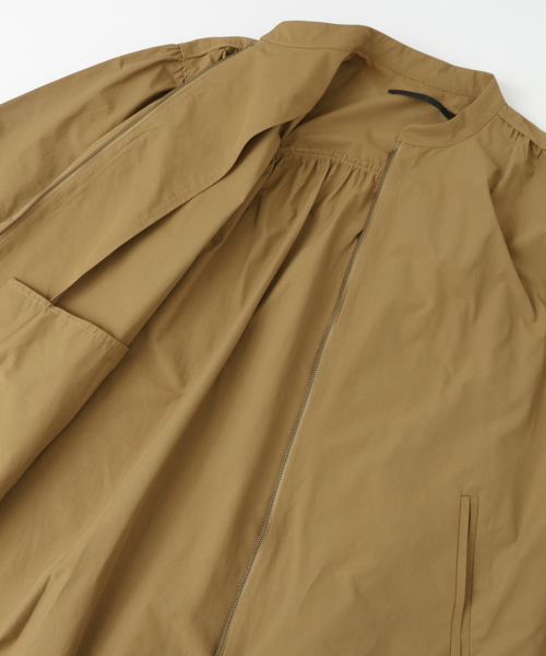 KBF+（ケービーエフプラス）の「KBF+ ギャザーロングブルゾン（その他アウター・レディース・カーキ/グレー系その他/マスタード・ONE）」の17枚目の写真