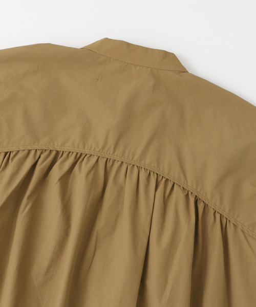 KBF+（ケービーエフプラス）の「KBF+ ギャザーロングブルゾン（その他アウター・レディース・カーキ/グレー系その他/マスタード・ONE）」の9枚目の写真