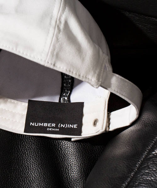 NUMBER (N)INE DENIM（ナンバーナインデニム）の「NUMBER (N)INE DENIM(ナンバーナインデニム)ラバーワッペン付ベースボールキャップ（キャップ・メンズ・ホワイト/ブラック・FREE）」の8枚目の写真
