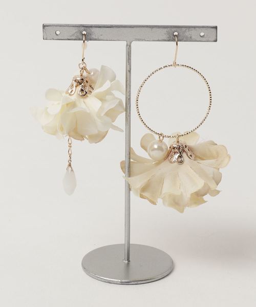 Three Four Time ｽﾘｰﾌｫｰﾀｲﾑ の 造花アシメピアス ピアス 両耳用 Wear