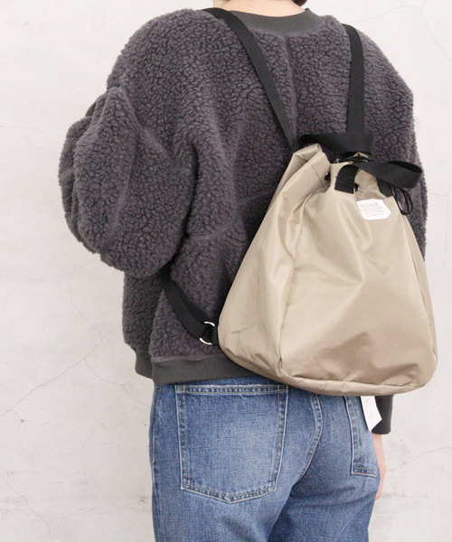 FREDRIK PACKERS(フレドリックパッカーズ)の「【FREDRIK PACKERS/フレドリックパッカーズ】-別注- 420D BLOOM PACK ナイロンバックパック/リュック(バックパック/リュック・レディース・チャコールグレー/ブラック/ベージュ/シルバー・FREE)」の3枚目の写真