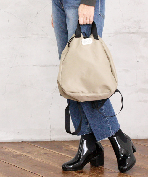 FREDRIK PACKERS(フレドリックパッカーズ)の「【FREDRIK PACKERS/フレドリックパッカーズ】-別注- 420D BLOOM PACK ナイロンバックパック/リュック(バックパック/リュック・レディース・チャコールグレー/ブラック/ベージュ/シルバー・FREE)」の11枚目の写真