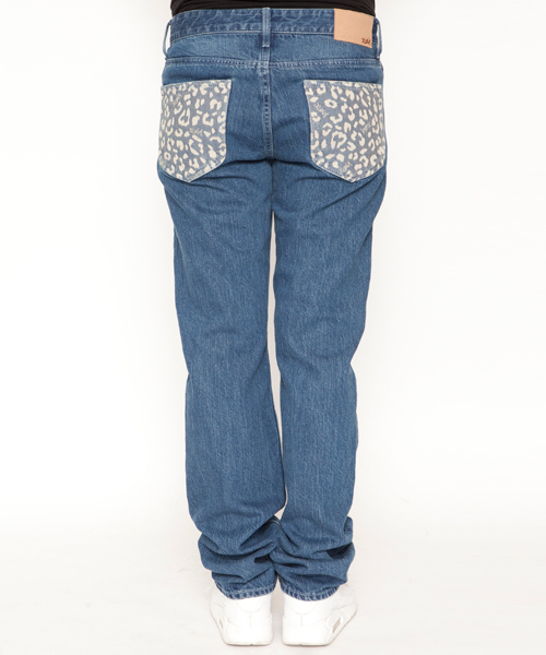 X-girl(エックスガール)の「LEO-PATCH DENIM PANTS(デニムパンツ・レディース・インディゴブルー/ライトインディゴブルー・0/1/2)」の4枚目の写真