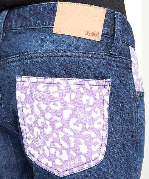 X-girl(エックスガール)の「LEO-PATCH DENIM PANTS(デニムパンツ・レディース・インディゴブルー/ライトインディゴブルー・0/1/2)」の5枚目の写真