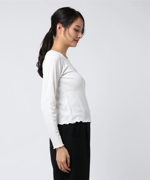 archives（アルシーヴ）の「ロゴ刺繍入りワッフルTシャツ（Tシャツ/カットソー・レディース・ブラック/ベージュ/オフホワイト・MEDIUM）」の4枚目の写真