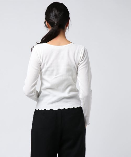 archives（アルシーヴ）の「ロゴ刺繍入りワッフルTシャツ（Tシャツ/カットソー・レディース・ブラック/ベージュ/オフホワイト・MEDIUM）」の5枚目の写真