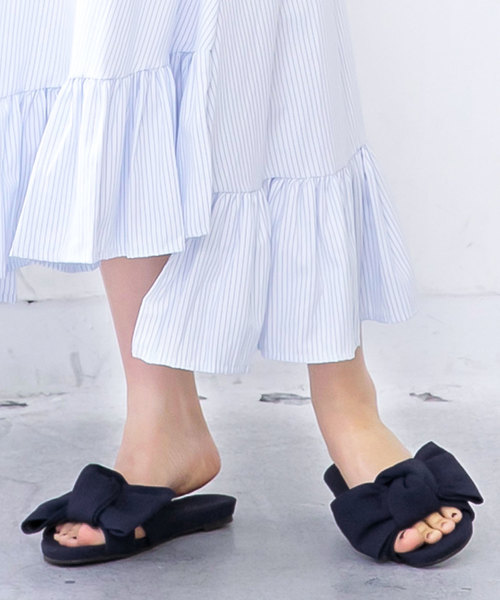 KOBE LETTUCE（コウベレタス）の「ポーチ付きBIGリボンフラットサンダル（サンダル・レディース・レッド/ブラック系その他/ミント/ブルー系その他/ベージュ系その他/イエロー/ホワイト系その他/その他・L/LL/S/M）」の5枚目の写真