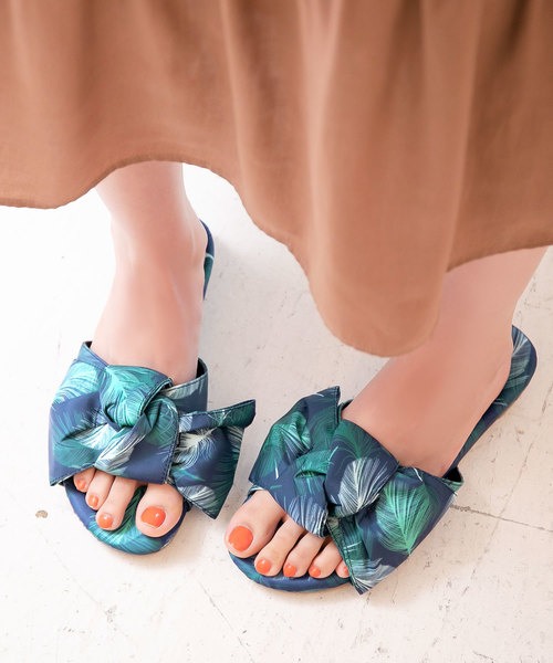 KOBE LETTUCE（コウベレタス）の「ポーチ付きBIGリボンフラットサンダル（サンダル・レディース・レッド/ブラック系その他/ミント/ブルー系その他/ベージュ系その他/イエロー/ホワイト系その他/その他・L/LL/S/M）」の8枚目の写真