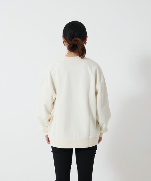 OUTDOOR PRODUCTS APPAREL(アウトドアプロダクツアパレル)の「防シワポンチロゴスウェット/トレーナー UVカット 同色ワンポイントブランドロゴ 前後差 ややゆったりしたサイズ(スウェット・レディース・ブルー系その他/アイボリー/チャコールグレー・FREE)」の8枚目の写真