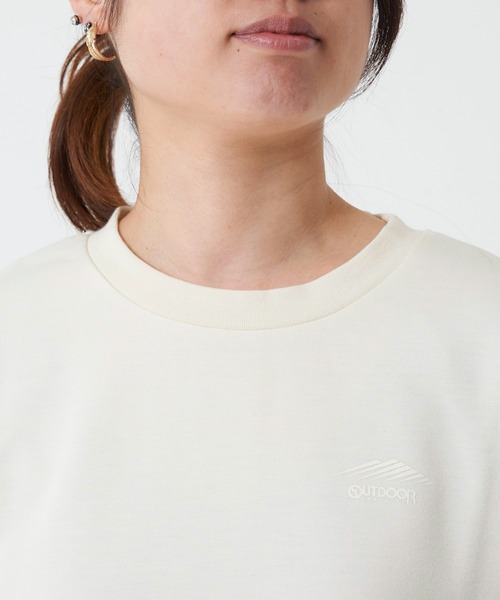 OUTDOOR PRODUCTS APPAREL(アウトドアプロダクツアパレル)の「防シワポンチロゴスウェット/トレーナー UVカット 同色ワンポイントブランドロゴ 前後差 ややゆったりしたサイズ(スウェット・レディース・ブルー系その他/アイボリー/チャコールグレー・FREE)」の7枚目の写真
