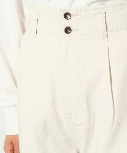 GLOBAL WORK（グローバルワーク）の「ハイウエストタックデニムパンツ/925374（デニムパンツ・レディース・ネイビー/オフホワイト/サックスブルー/ダークグレー/ブラック・SMALL/MEDIUM/LARGE）」の21枚目の写真