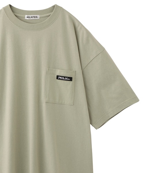 MILKFED.（ミルクフェド）の「BAR WAPPEN POCKET BIG S/S TEE / ビッグシルエット 半袖Tシャツ（Tシャツ/カットソー・レディース・ブラック/ベージュ/ライトグリーン/ライトグレー/ホワイト/レッド/A/パープル/オリーブ・ONE SIZE）」の6枚目の写真
