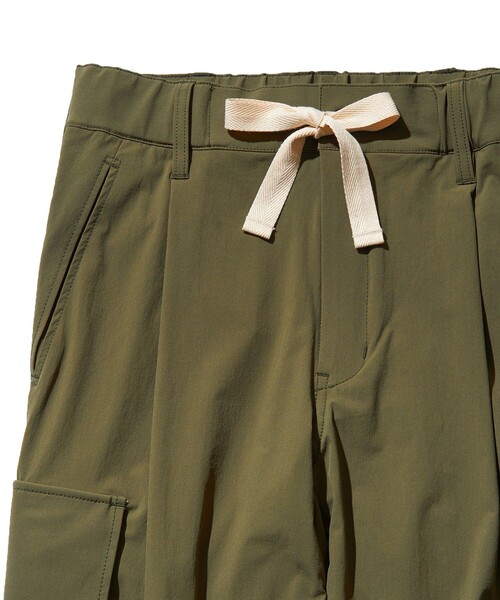 J.PRESS YORK STREET（ジェイプレスヨークストリート）の「【UNISEX】ナイロン 4WAY カーゴパンツ（その他パンツ・メンズ・ベージュ系/オリーブ系/ネイビー系・SMALL/LARGE）」の5枚目の写真