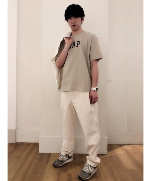 GAP（ギャップ）の「ヘビーウェイトシリーズ ルーズフィット コットン ロゴTシャツ（Tシャツ/カットソー・メンズ・ベージュ/ホワイト/ブルー・S/XL/M/L/XXS/XS）」の15枚目の写真