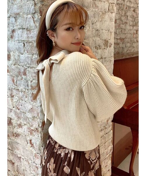 RESEXXY(リゼクシー)の「バックリボンボリュームニットトップス(ニット/セーター・レディース・ブラック/ラベンダー/ブラウン/ベージュ・FREE)」の1枚目の写真