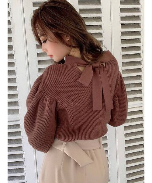 RESEXXY(リゼクシー)の「バックリボンボリュームニットトップス(ニット/セーター・レディース・ブラック/ラベンダー/ブラウン/ベージュ・FREE)」の3枚目の写真