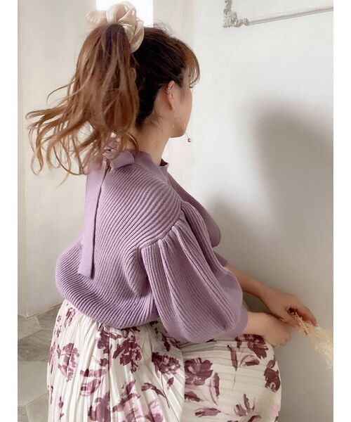 RESEXXY(リゼクシー)の「バックリボンボリュームニットトップス(ニット/セーター・レディース・ブラック/ラベンダー/ブラウン/ベージュ・FREE)」の5枚目の写真