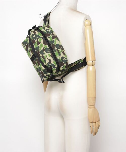 PORTER(ポーター)の「PORTER ABC CAMO WAIST BAG M(ショルダーバッグ・メンズ・グリーン・FREE)」の5枚目の写真