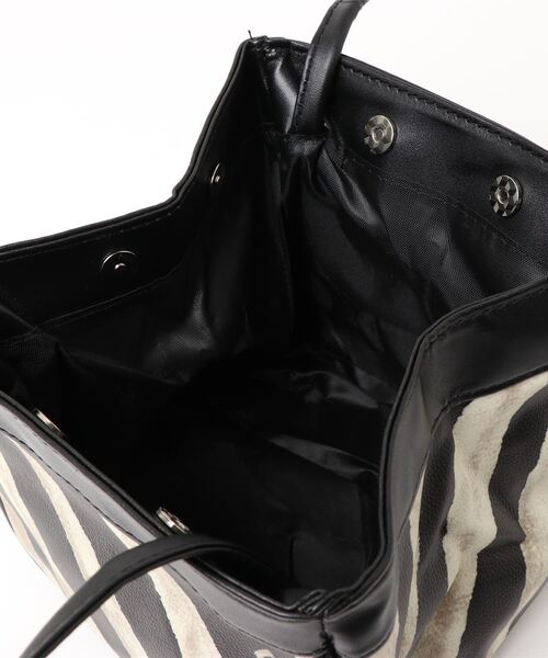 LA VORAGINE（ラ ヴォラジネ）の「アニマル柄スクエアハンドバッグ（ハンドバッグ・レディース・A・FREE）」の11枚目の写真