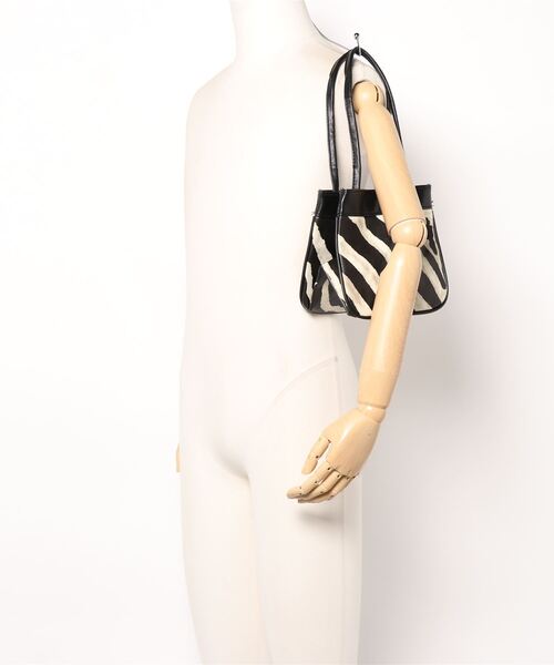 LA VORAGINE（ラ ヴォラジネ）の「アニマル柄スクエアハンドバッグ（ハンドバッグ・レディース・A・FREE）」の5枚目の写真